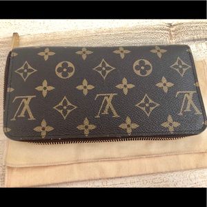 Louis Vuitton Zippy Wallet